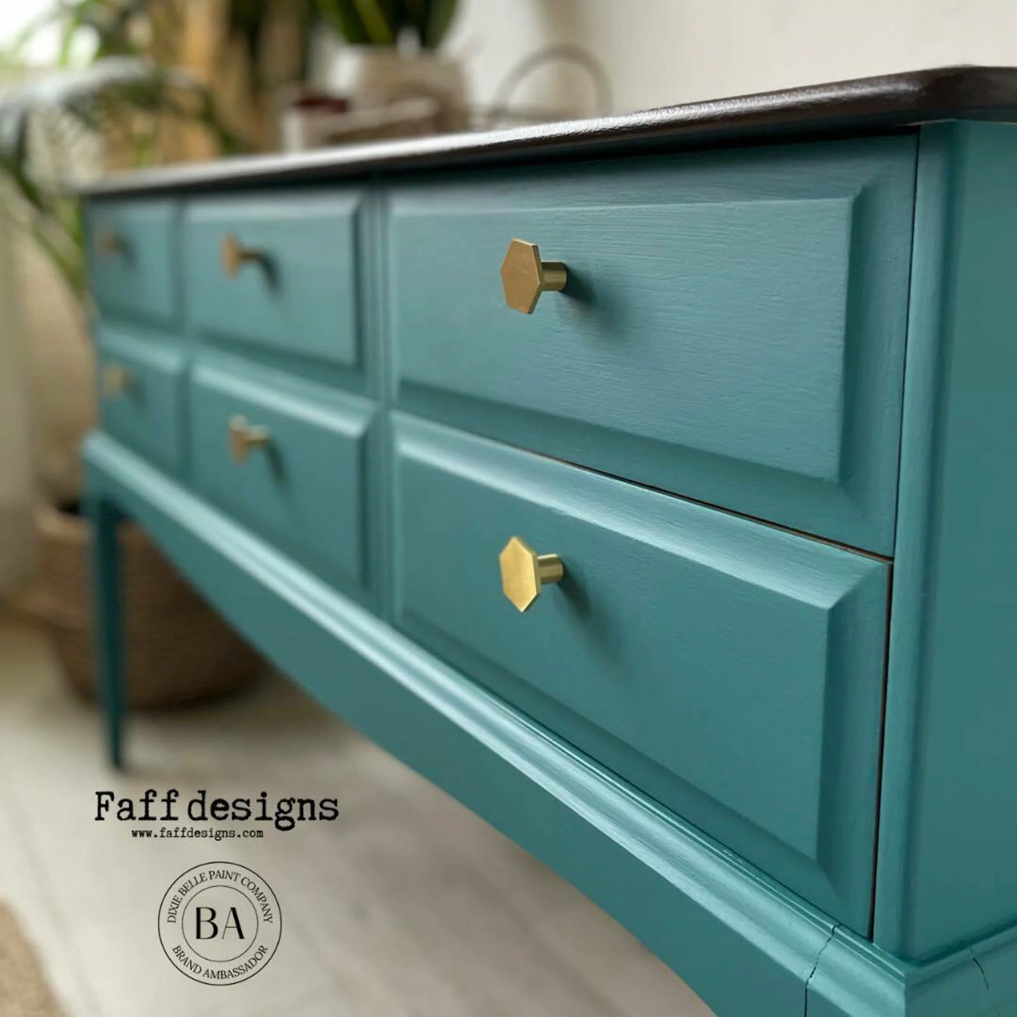 Dixie Belle Mirage Silk All-in-One | Furniture Paint - Image 4