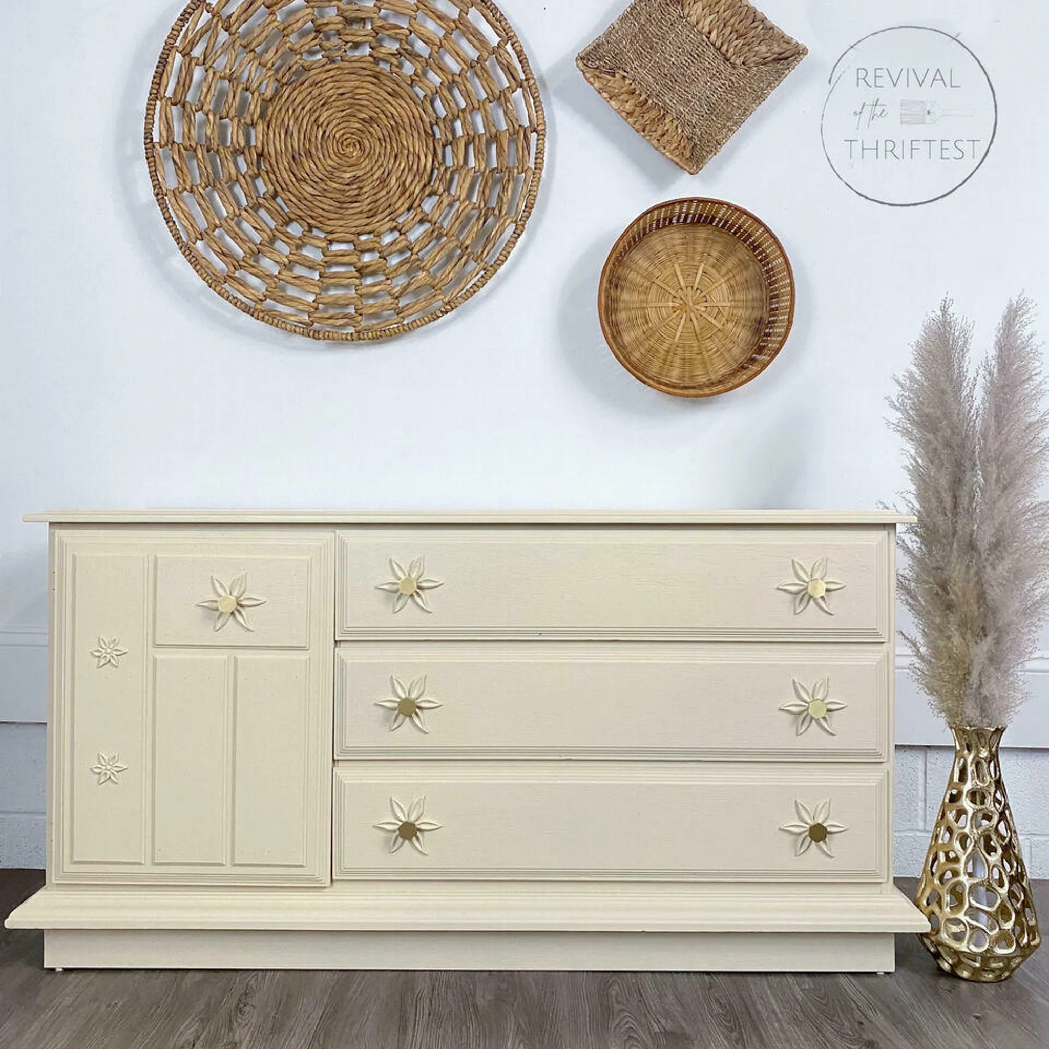 Dixie Belle Sand Castle Silk All-in-One | Furniture Paint - Image 6