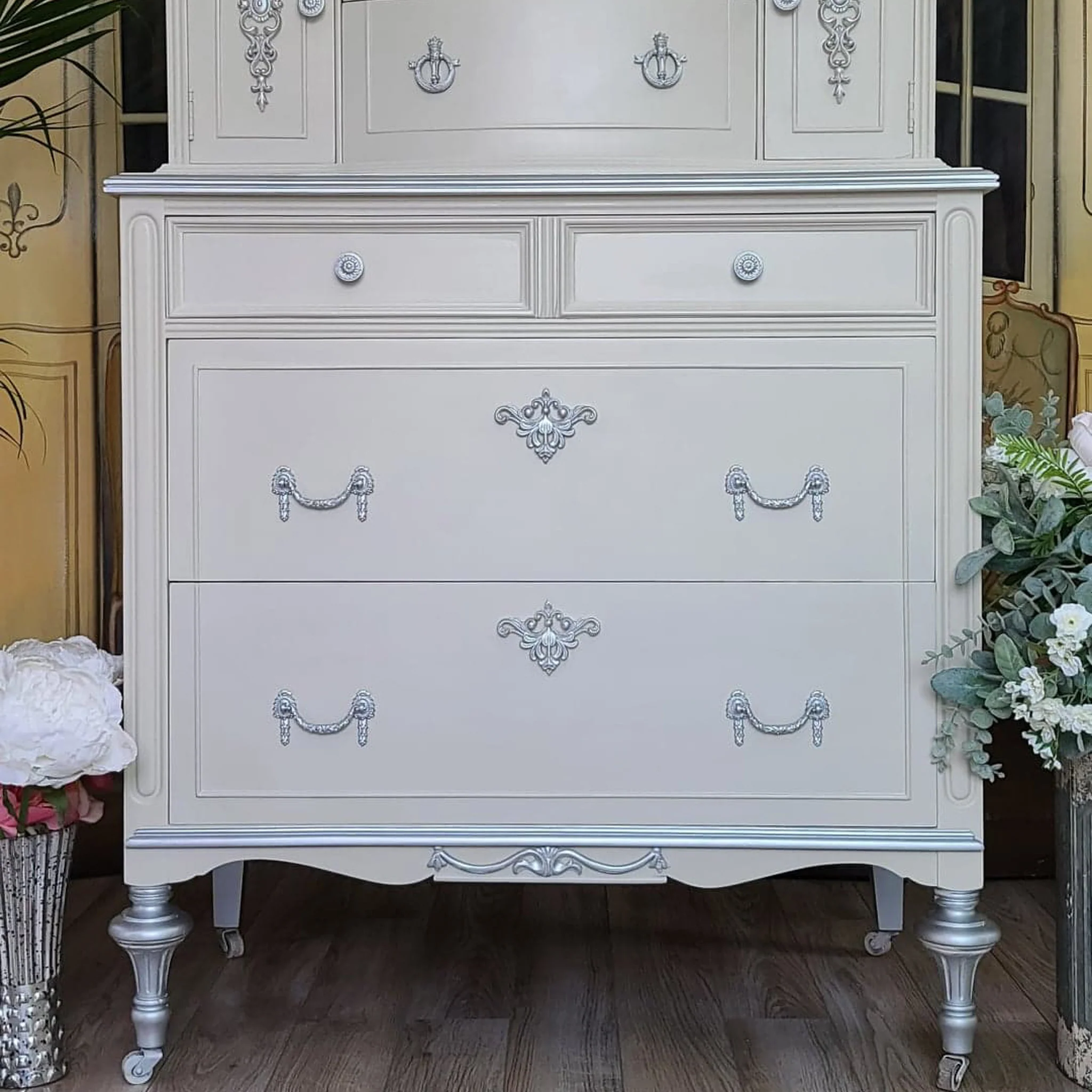 Dixie Belle Chalk Mineral Paint – Sawmill Gravy (Available in 5 Sizes) - Image 3