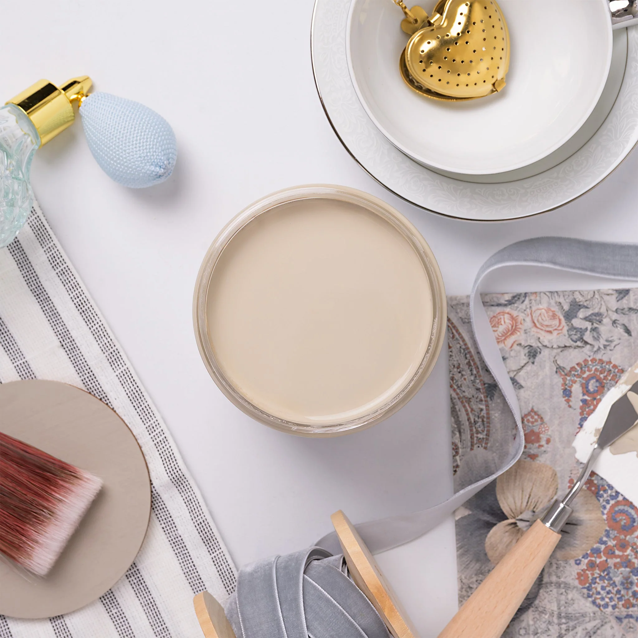 Dixie Belle French Villa Silk All-in-One | Furniture Paint - Image 9
