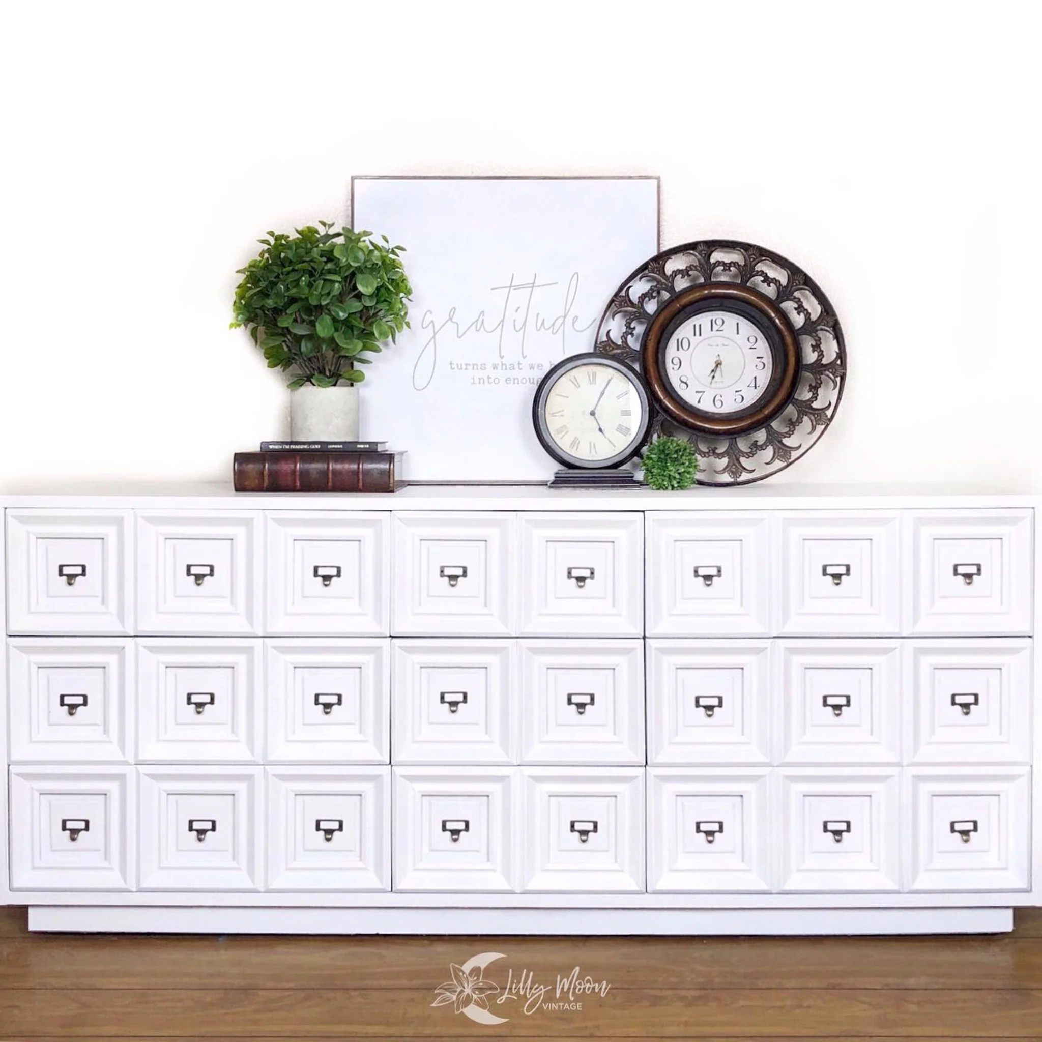 Dixie Belle Chalk Mineral Paint – Fluff (Available in 5 Sizes) - Image 6