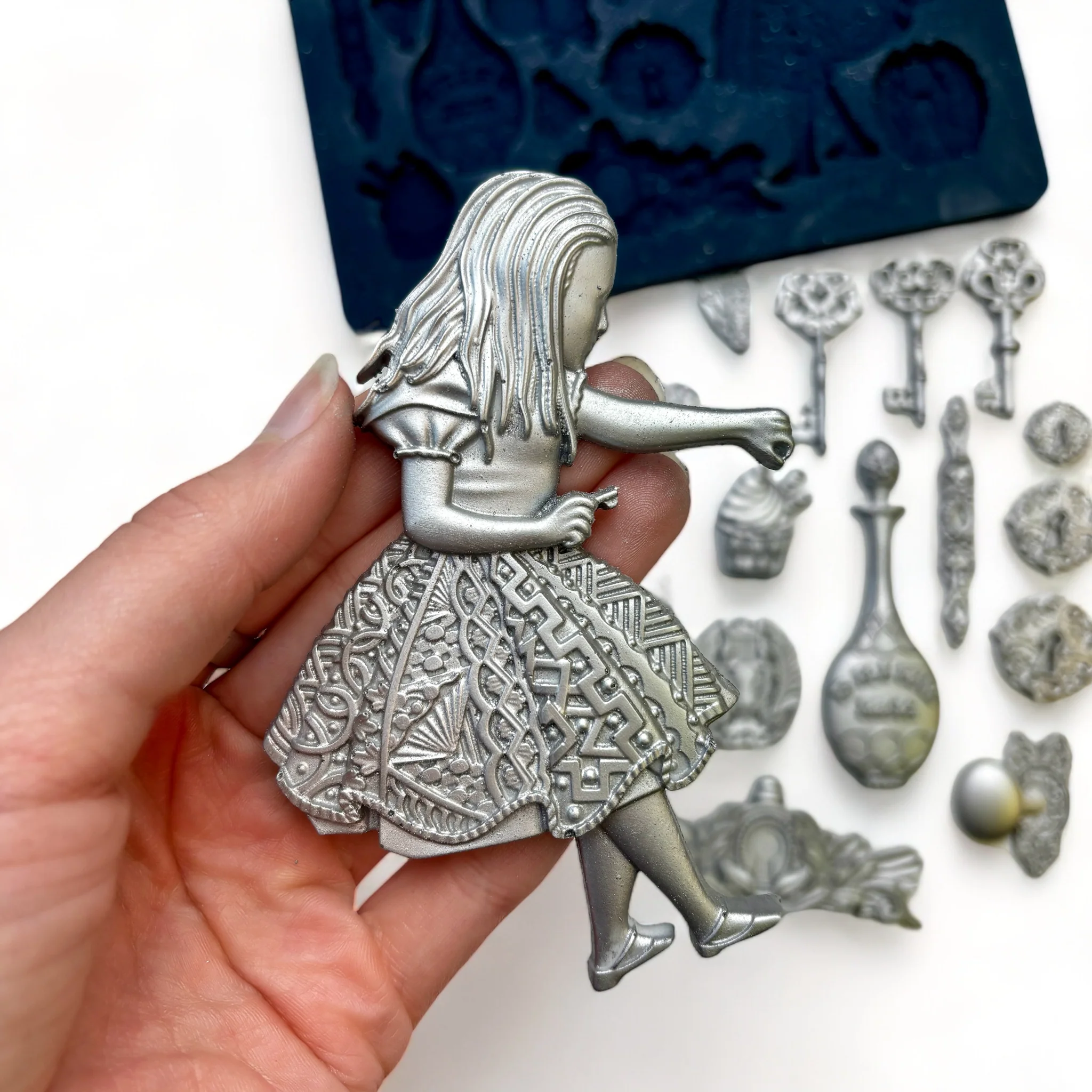 Zuri - Alice's Keys Silicone Mold - Image 3